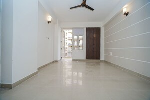 Room in 3.5 BHK Apartment at Gaur City 2 - 10th Avenue, Sector 16c Greater Noida – for Sale