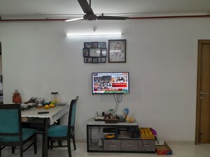 Furnished Amenities in 3 BHK Apartment at Mavani Geetanjali, Ghatkopar East – for Rent