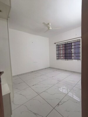 Room in 3 BHK Apartment at Trendsquares Ambience, Thanisandra Main Road – for Rent