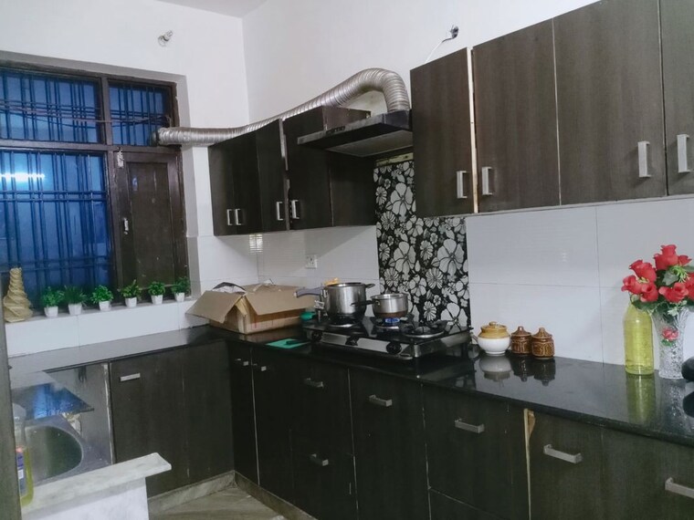 Kitchen, green fields colony 3 Bedroom 250 Sq.Yd. Builder Floor In Green Fields Colony Faridabad 10400886