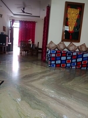Parking in 3 BHK Builder Floor at Green Fields Colony – for Rent