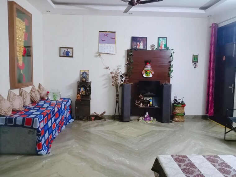  Parking, green fields colony 3 Bedroom 250 Sq.Yd. Builder Floor In Green Fields Colony Faridabad 10400886