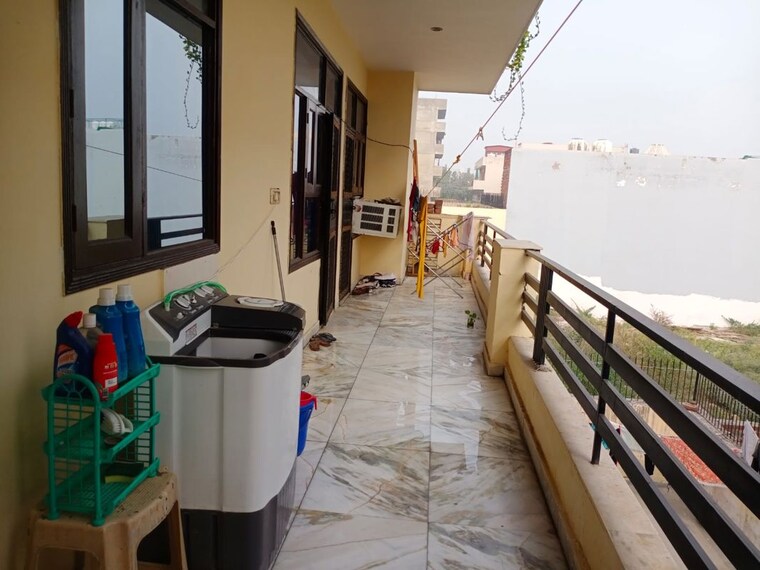 Balcony, green fields colony 3 Bedroom 250 Sq.Yd. Builder Floor In Green Fields Colony Faridabad 10400886