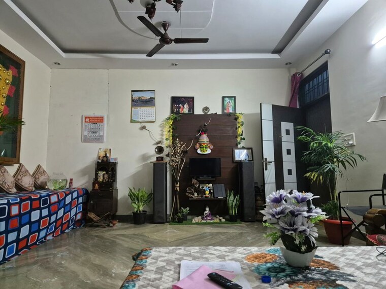  Parking, green fields colony 3 Bedroom 250 Sq.Yd. Builder Floor In Green Fields Colony Faridabad 10400886