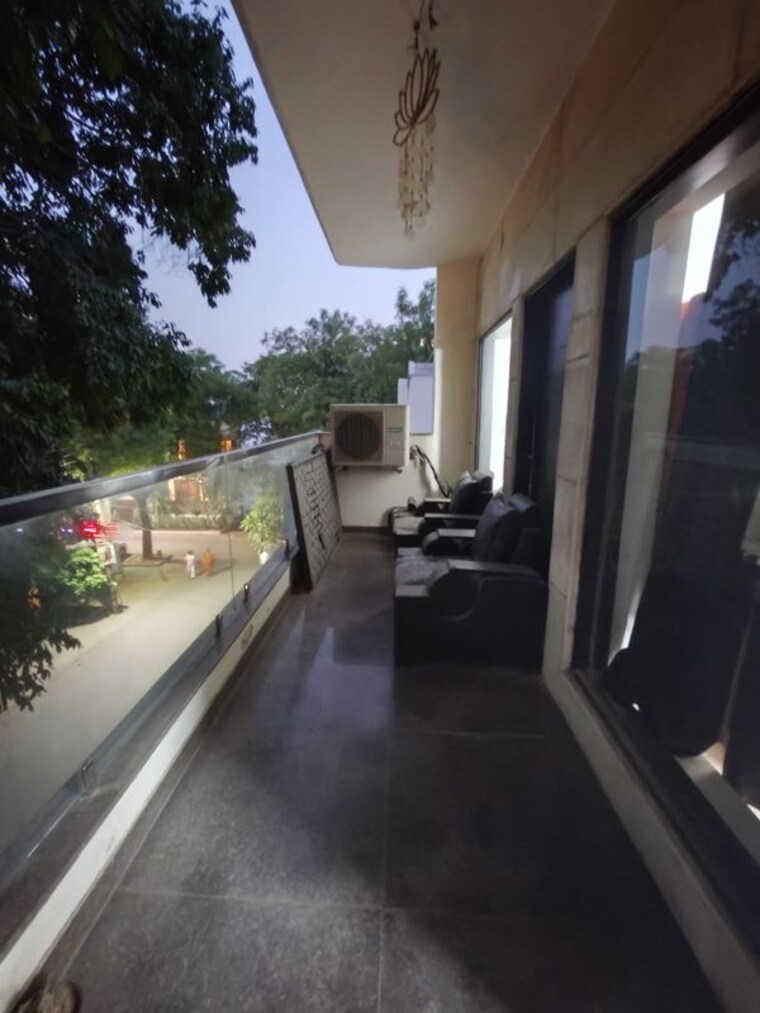 Balcony, ansal-api-vyapar-kendra 3 Bedroom 215 Sq.Yd. Builder Floor In Sector 43 Gurgaon 10400896