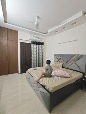 Bedroom in 3 BHK Builder Floor at Ansal API Vyapar Kendra, Sector 43 – for Rent
