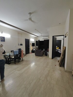 Parking in 3 BHK Builder Floor at Sushant Lok I – for Rent