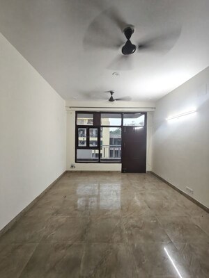 Room in 3 BHK Builder Floor at Sushant Lok I – for Rent