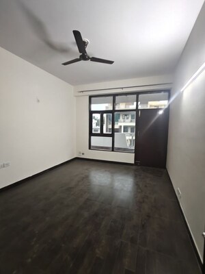 Room in 3 BHK Builder Floor at Sushant Lok I – for Rent