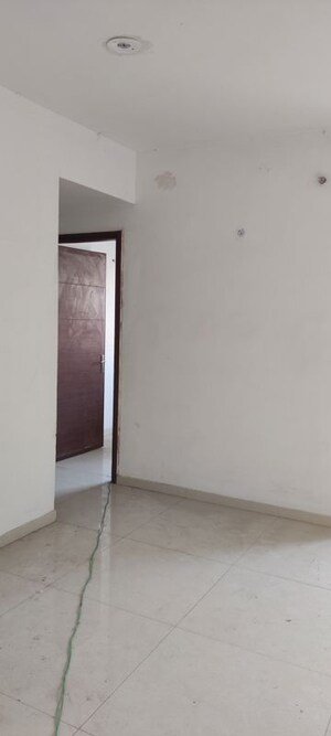 Room in 3 BHK Apartment at Omaxe The Resort, South Mullanpur – for Sale