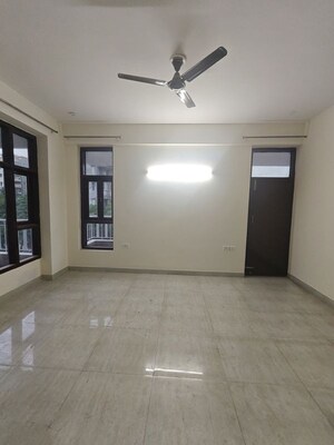 Room in 3 BHK Apartment at Atlantis CGHS, Sector 47 – for Rent