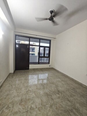 Room in 3 BHK Apartment at Atlantis CGHS, Sector 47 – for Rent