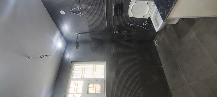 Bathroom, green fields colony 2 Bedroom 175 Sq.Yd. Builder Floor In Green Fields Colony Faridabad 10400939