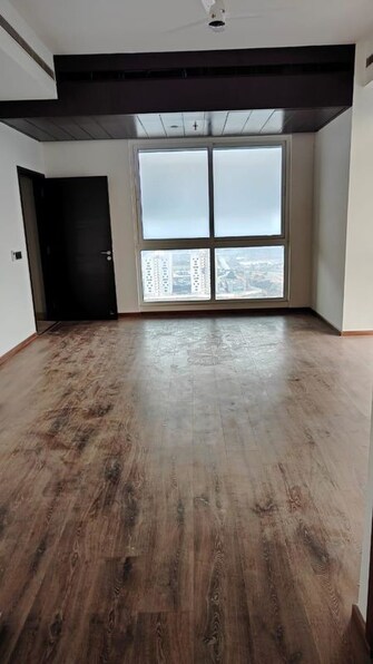 5 BHK + Servant Room 6000 Sq.Ft. Penthouse in Mahindra Luminare