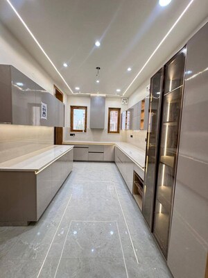 Building Lobby in 4 BHK Builder Floor at Green Fields Colony – for Rent