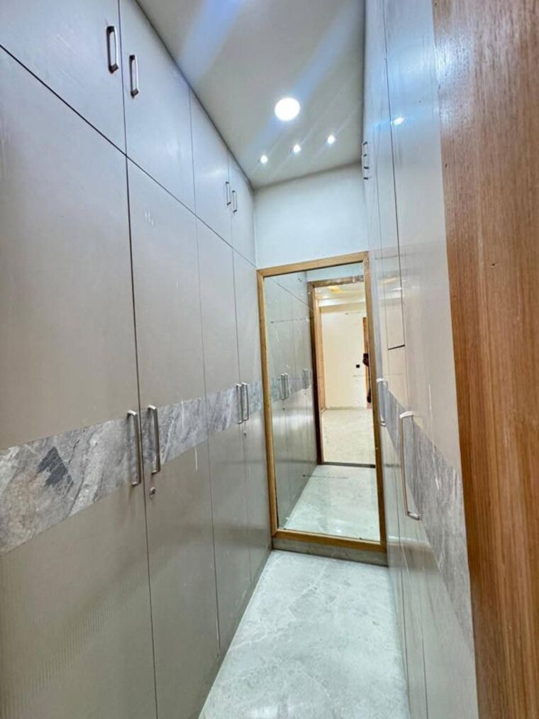 undefined, green fields colony 4 Bedroom 300 Sq.Yd. Builder Floor In Green Fields Colony Faridabad 10400968