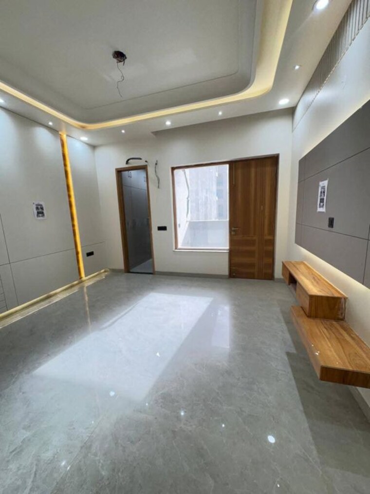 Living Room, green fields colony 4 Bedroom 300 Sq.Yd. Builder Floor In Green Fields Colony Faridabad 10400968