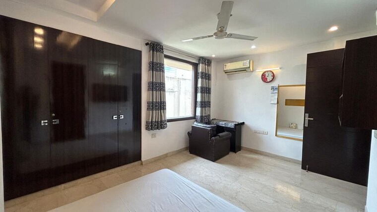 Living Room, green fields colony 5 Bedroom 400 Sq.Yd. Builder Floor In Green Fields Colony Faridabad 10400980