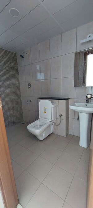 Bathroom in 3 BHK Apartment at Prestige Finsbury Park Regent, Bagaluru – for Rent