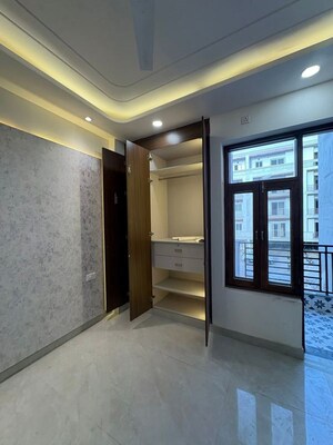 Room in 3.5 BHK Builder Floor at Green Fields Colony – for Rent