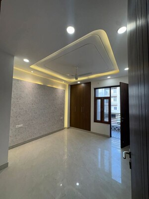 Room in 3.5 BHK Builder Floor at Green Fields Colony – for Rent