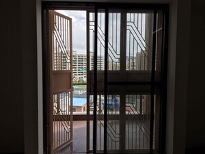 Room in 2 BHK Apartment at Prasun Sarvam, Kharadi – for Rent
