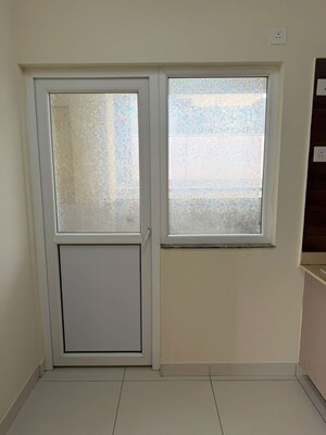 Room in 2 BHK Apartment at Puravankara Palm Beach, Hennur – for Rent