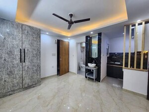 Room in 2 BHK Builder Floor at Saket – for Rent