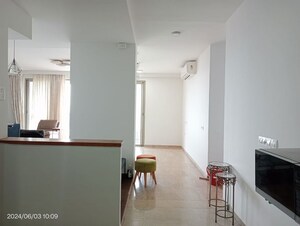 Room in 3 BHK Apartment at Hiranandani Estate Rodas Enclave, Ghodbunder Road – for Sale