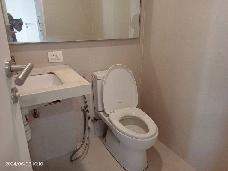 Bathroom, hiranandani-estate-rodas-enclave 3 Bedroom 1300 Sq.Ft. Apartment In Ghodbunder Road Thane 10401130