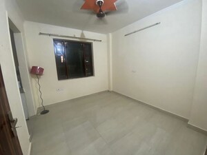 Room in 2 BHK Builder Floor at Sector 27 – for Rent