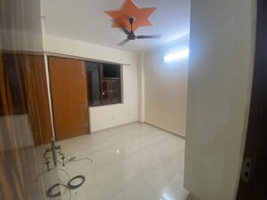 Room in 2 BHK Builder Floor at Sector 27 – for Rent