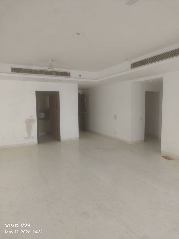 3 BHK + Servant Room Apartment For Rent in SS Hibiscus