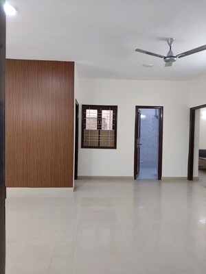 Room in 3 BHK Apartment at Omaxe Designer Villas Mayfield Garden, Sector 51 – for Rent
