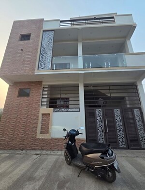 5 BHK Independent House For Sale in Maulviganj