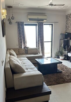 3 BHK + Servant Room Apartment For Rent in BPTP Freedom Park Life