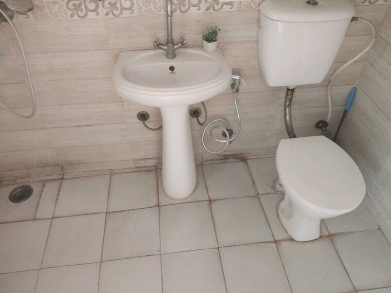 Bathroom, galaxy-north-avenue 3 Bedroom 1500 Sq.Ft. Apartment In Gaur City 1 Greater Noida 10401262