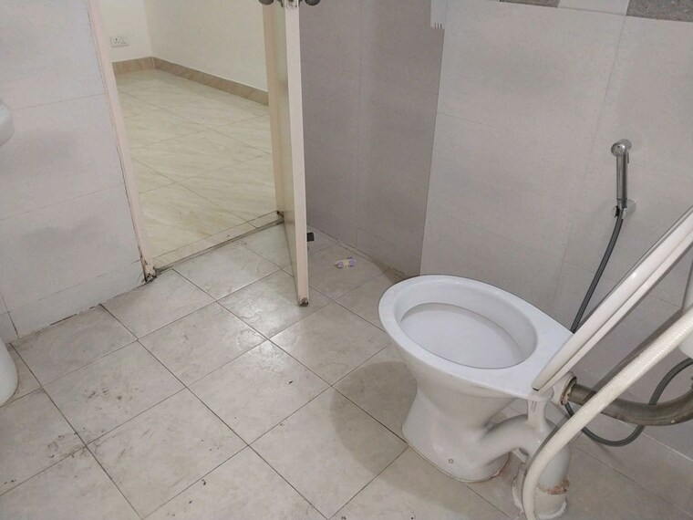 Bathroom, galaxy-north-avenue 3 Bedroom 1500 Sq.Ft. Apartment In Gaur City 1 Greater Noida 10401262