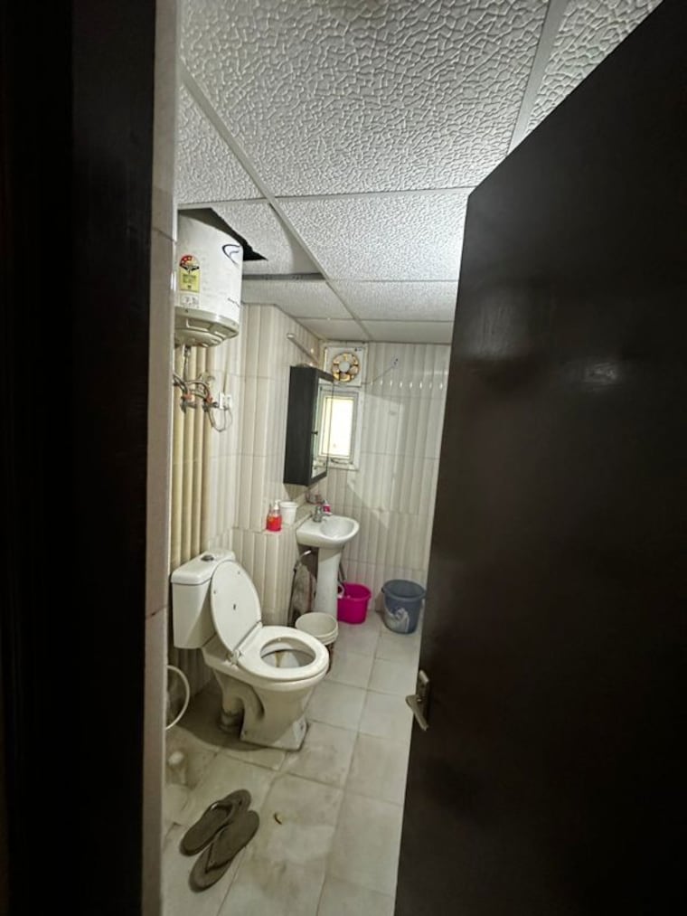 Bathroom, amrapali-la-galleria 3 Bedroom 2000 Sq.Ft. Apartment In Tech Zone 4 Greater Noida Greater Noida 10344279