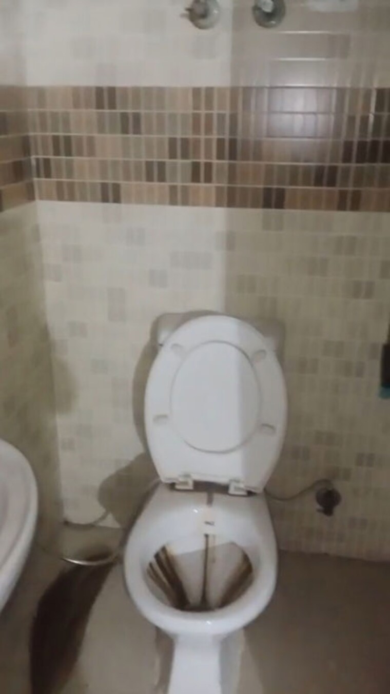 Bathroom, milan-earth 2 Bedroom 1095 Sq.Ft. Apartment In Raj Nagar Extension Ghaziabad 10401411