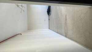 Room in 3 BHK Apartment at Oberoi Realty Esquire, Goregaon East – for Sale