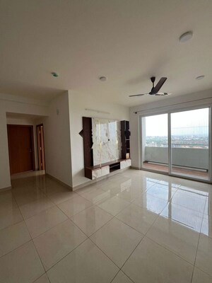Room in 3 BHK Apartment at Godrej Avenues, Yelahanka – for Rent
