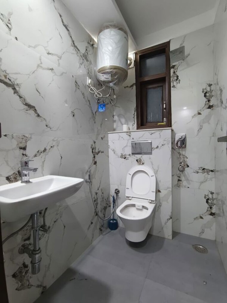 Bathroom, saket 2 Bedroom 900 Sq.Ft. Apartment In Saket Delhi 10401496