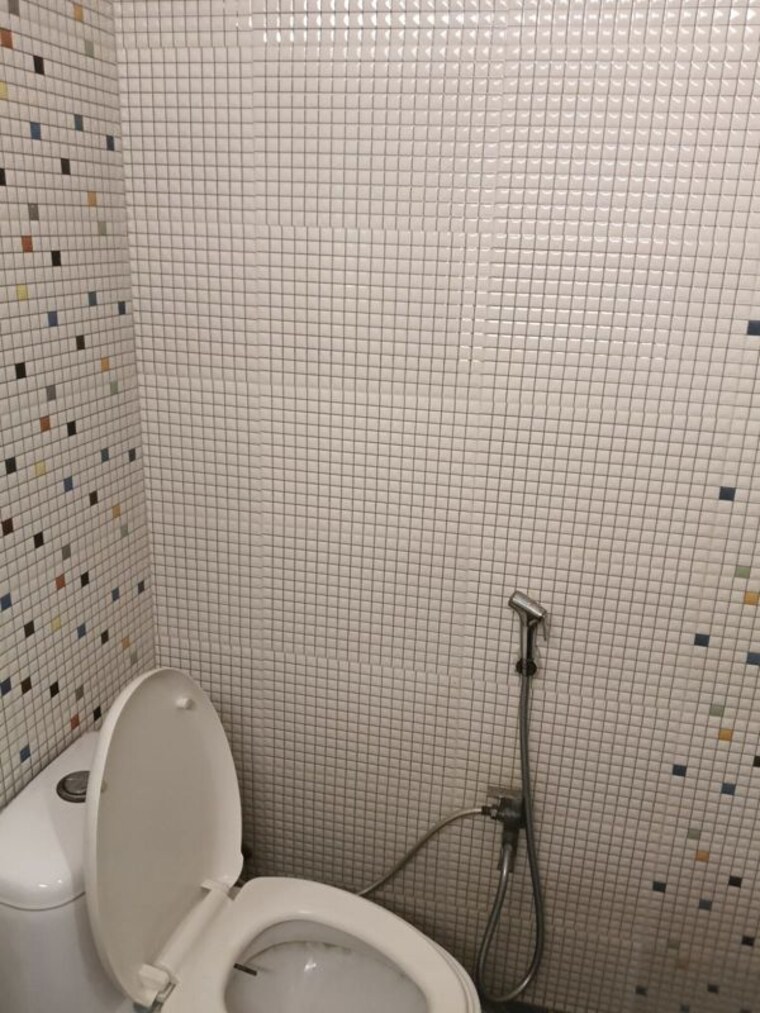 Bathroom, sector 57 3 Bedroom 219 Sq.Yd. Builder Floor In Sector 57 Gurgaon 10401505