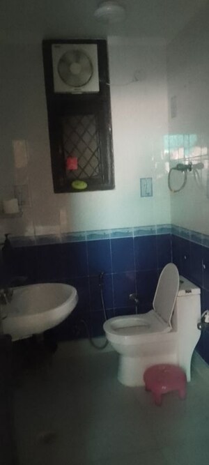 Team Area in 2.5 BHK Builder Floor at Spring Field Colony – for Sale
