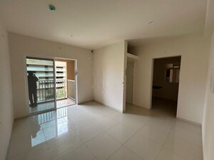 Room in 3 BHK Apartment at Raheja Vistas, Mahalunge – for Rent