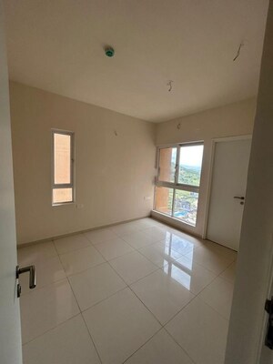 Room in 3 BHK Apartment at Raheja Vistas, Mahalunge – for Rent