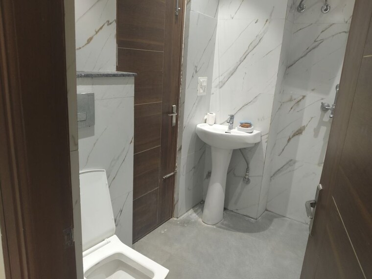 Bathroom, ghb-splande 3 Bedroom 1700 Sq.Ft. Apartment In Patiala Road Zirakpur 10401576