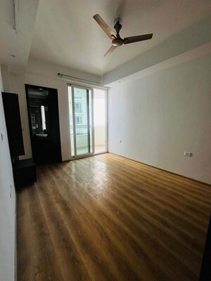 Room in 3.5 BHK Apartment at Mahagun Mezzaria, Sector 78 – for Rent