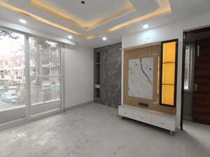Room in 3 BHK Apartment at Janakpuri – for Sale